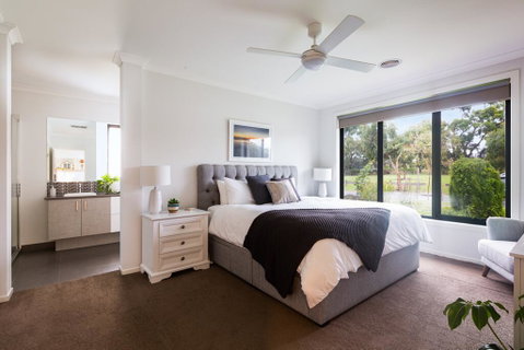 Luxury Escape In Ocean Grove - Lightning Ridge Tourism 0