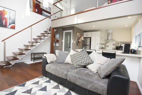 Luxury Executive Apartment - Lightning Ridge Tourism 1