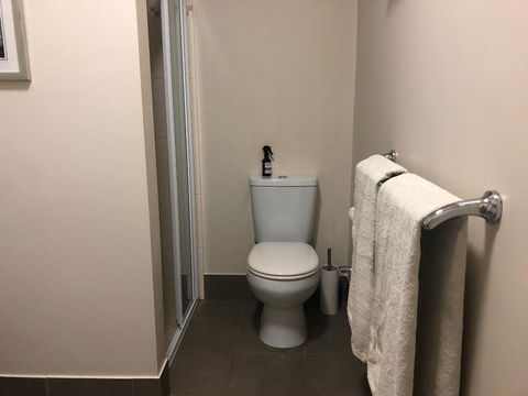 Luxury Room 15mins From Wagga's CBD - Lightning Ridge Tourism 3