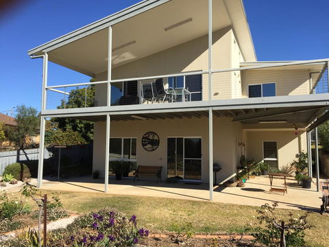 Lyreen's Apartment - Lightning Ridge Tourism 0