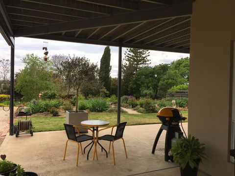 Lyreen's Apartment - Lightning Ridge Tourism 3