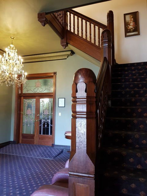 Madden's Commercial Hotel - Lightning Ridge Tourism 3