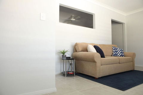 Mala Retreat, Shiraz Suite 5 Star Immaculate And Comfortable - Lightning Ridge Tourism 2
