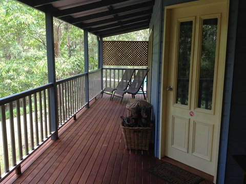 Maleny Country Cottages - Lightning Ridge Tourism 0