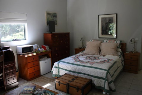 Mandalay House - Lightning Ridge Tourism 1