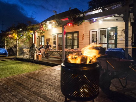 Mandurah Riverfront Holiday Rental - Lightning Ridge Tourism 2