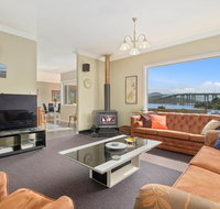 Manfield City Waterfront View Cottage - Lightning Ridge Tourism