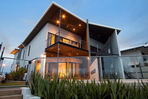 Marina Views Townhouse - Lightning Ridge Tourism 0