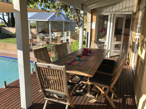 Marrowbone Vineyard Estate - One Of The Hunters Finest Estates - Lightning Ridge Tourism 3