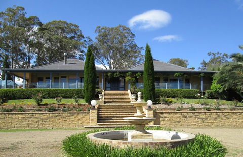 Marrowbone Vineyard Estate - One Of The Hunters Finest Estates - Lightning Ridge Tourism 1