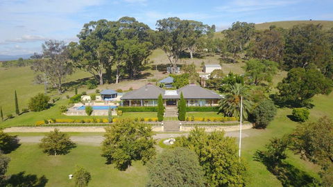 Marrowbone Vineyard Estate - One Of The Hunters Finest Estates - Lightning Ridge Tourism 2