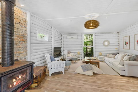 MARTHA COTTAGE - MT MARTHA - Lightning Ridge Tourism 0