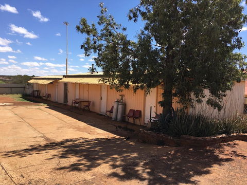 Meekatharra Hotel - Lightning Ridge Tourism 1