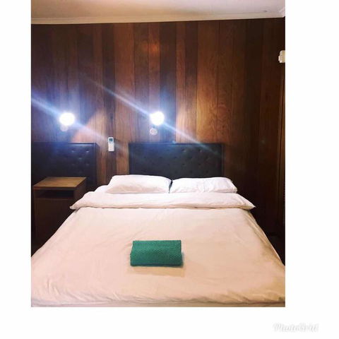 Meekatharra Hotel - Lightning Ridge Tourism 3