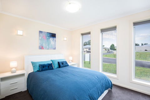 Megan House - Lightning Ridge Tourism 0