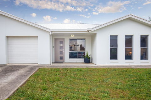 Megan House - Lightning Ridge Tourism 3