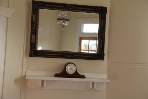 Mentor Chambers Apartment Bed & Breakfast - Lightning Ridge Tourism 1