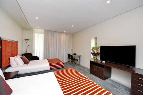 Mercure Centro Port Macquarie - Lightning Ridge Tourism 1