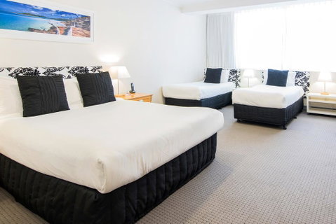 Mercure Charlestown - Lightning Ridge Tourism 1