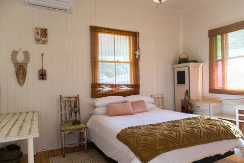 Meringandan Holiday Accommodation - Lightning Ridge Tourism 0