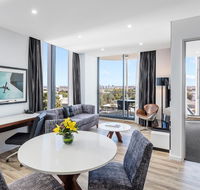 Meriton Suites Mascot Central - Lightning Ridge Tourism