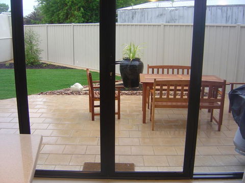 Merlot Verdelho Townhouses - Lightning Ridge Tourism 2