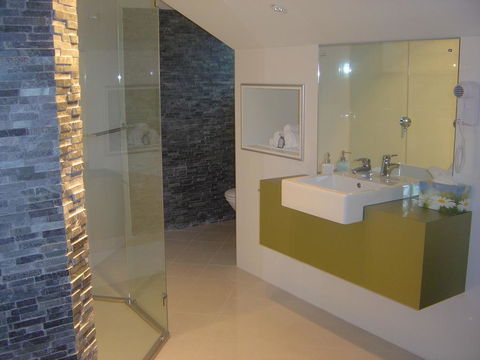 Merlot Verdelho Townhouses - Lightning Ridge Tourism 1