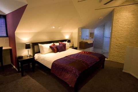 Merlot Verdelho Townhouses - Lightning Ridge Tourism 0
