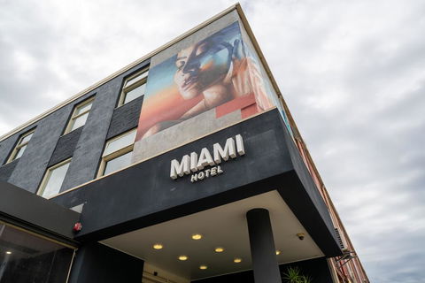 Miami Hotel Melbourne - Lightning Ridge Tourism 0