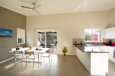 Middle Rock Holiday Resort - Lightning Ridge Tourism 1