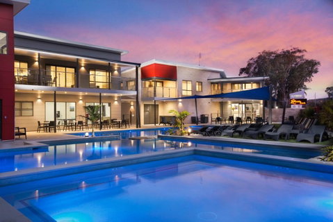 Middle Rock Holiday Resort - Lightning Ridge Tourism 0