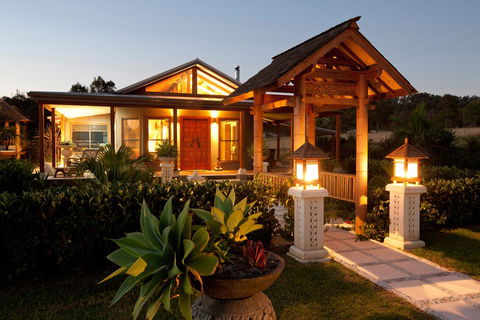 Midnights Promise Estate - Lightning Ridge Tourism 1