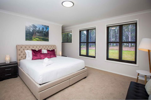 Mirambeena - Lightning Ridge Tourism 1