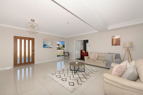 Modern Luxury Ocean Views - Lightning Ridge Tourism 3