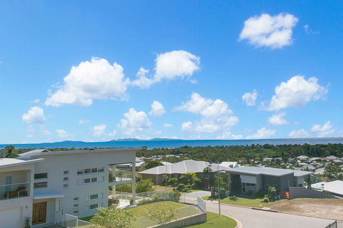 Modern Luxury Ocean Views - Lightning Ridge Tourism 1