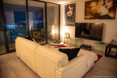 Modern, Clean, Luxury At The Right Price..... - Lightning Ridge Tourism 2