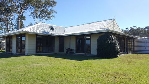 Molly Morgan Vineyard - Lightning Ridge Tourism 0