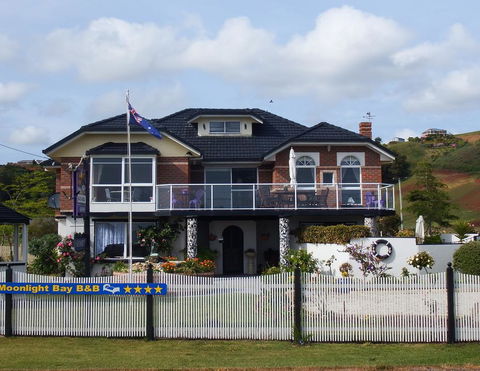 Moonlight Bay B&B Guest House - Lightning Ridge Tourism 1