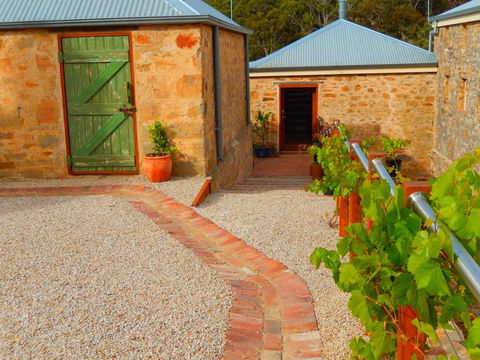 Morialta Barns - Lightning Ridge Tourism 1