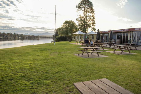 Moruya Waterfront Hotel Motel - Lightning Ridge Tourism 0