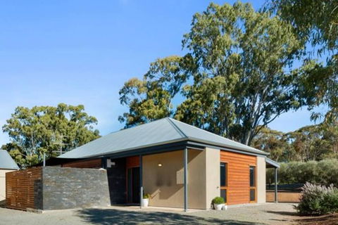 Moss's Place - Lightning Ridge Tourism 0