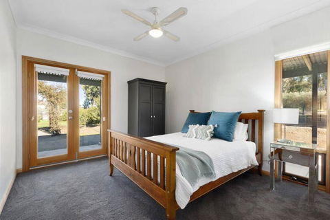 Moss's Place - Lightning Ridge Tourism 2