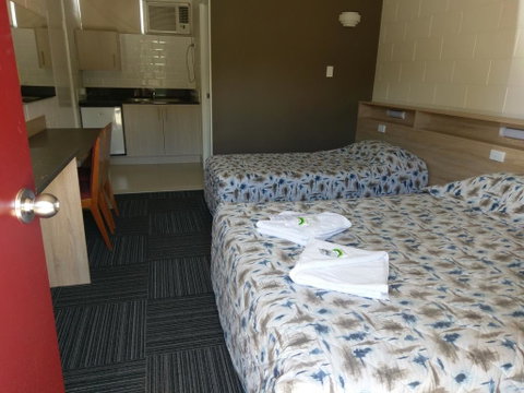 Motel Monaco - Lightning Ridge Tourism 2