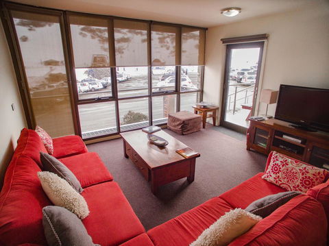 Mountain View Chalet At Heidi's - Lightning Ridge Tourism 0