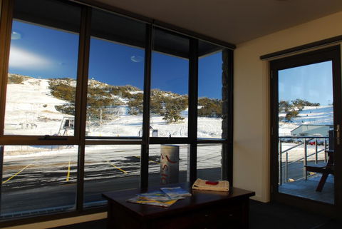 Mountain View Chalet At Heidi's - Lightning Ridge Tourism 1