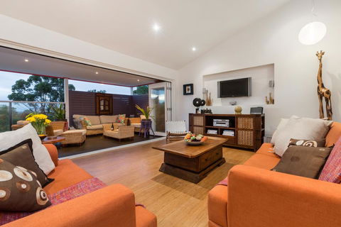 Mt Martha Retreat - Lightning Ridge Tourism 3