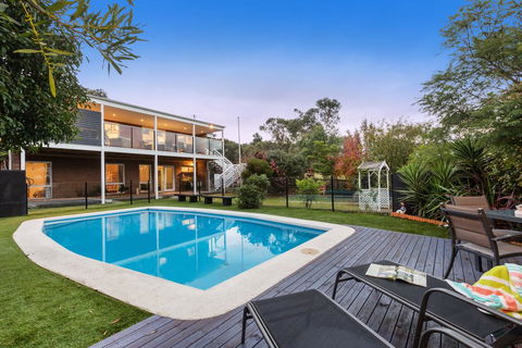 Mt Martha Retreat - Lightning Ridge Tourism 0