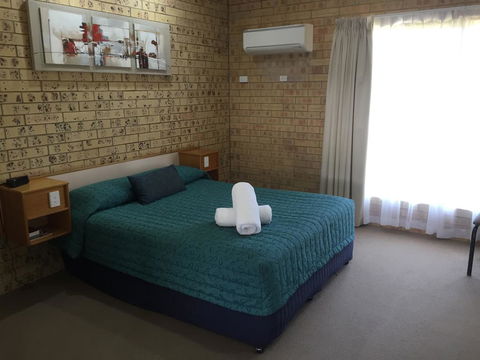 Mulga Country Motor Inn - Lightning Ridge Tourism 1