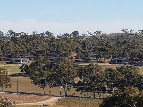 Neagles Retreat Villas - Lightning Ridge Tourism 1