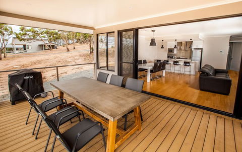 Neagles Retreat Villas - Lightning Ridge Tourism 3